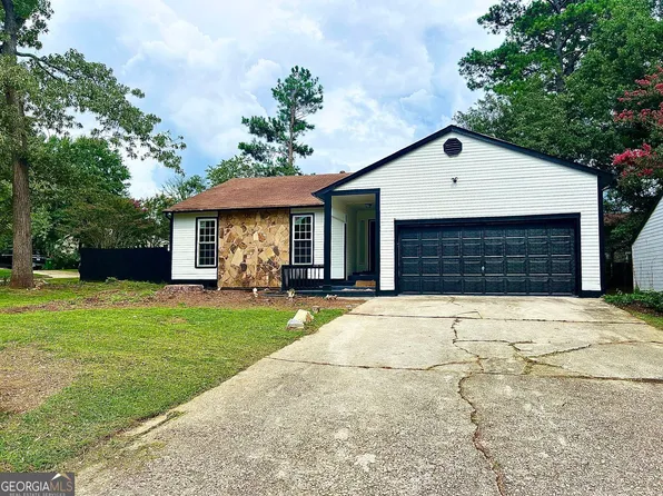 2034 Corners Cir, Lithonia, GA 30058