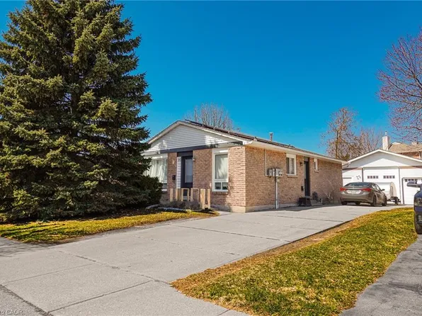 96 Pathfinder Cres, Kitchener, ON N2P 1S6
