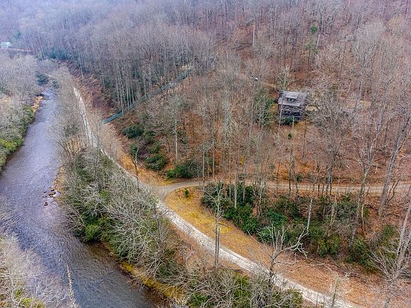 2nd image of 775 Tate Cove Rd