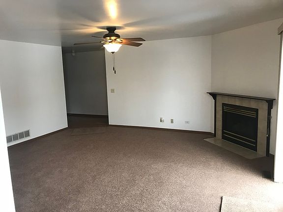3rd image of 310 Woodridge Cir