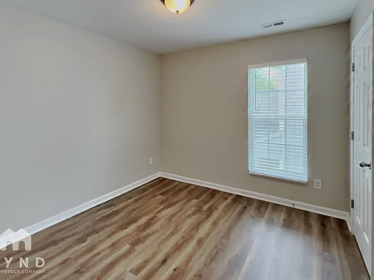 2023 Swimming Hole Cir — Photo 17