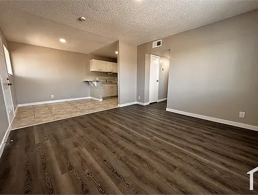 520 Albert Ave #4 — Photo 5