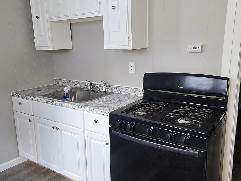25 Stuyvesant St #2L — Photo 6