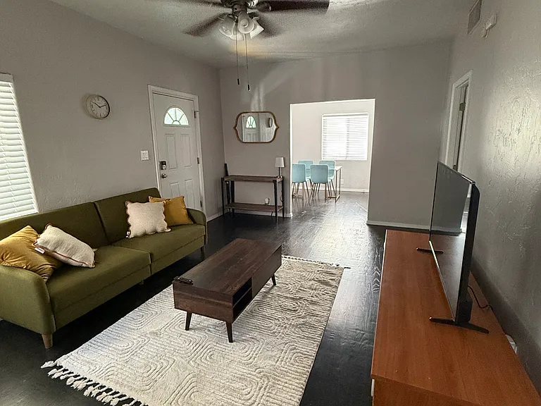 1135 E 8th St #1 — Photo 17