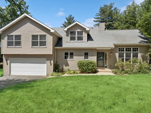 4407 Mapleleaf Dr, McHenry, IL 60051