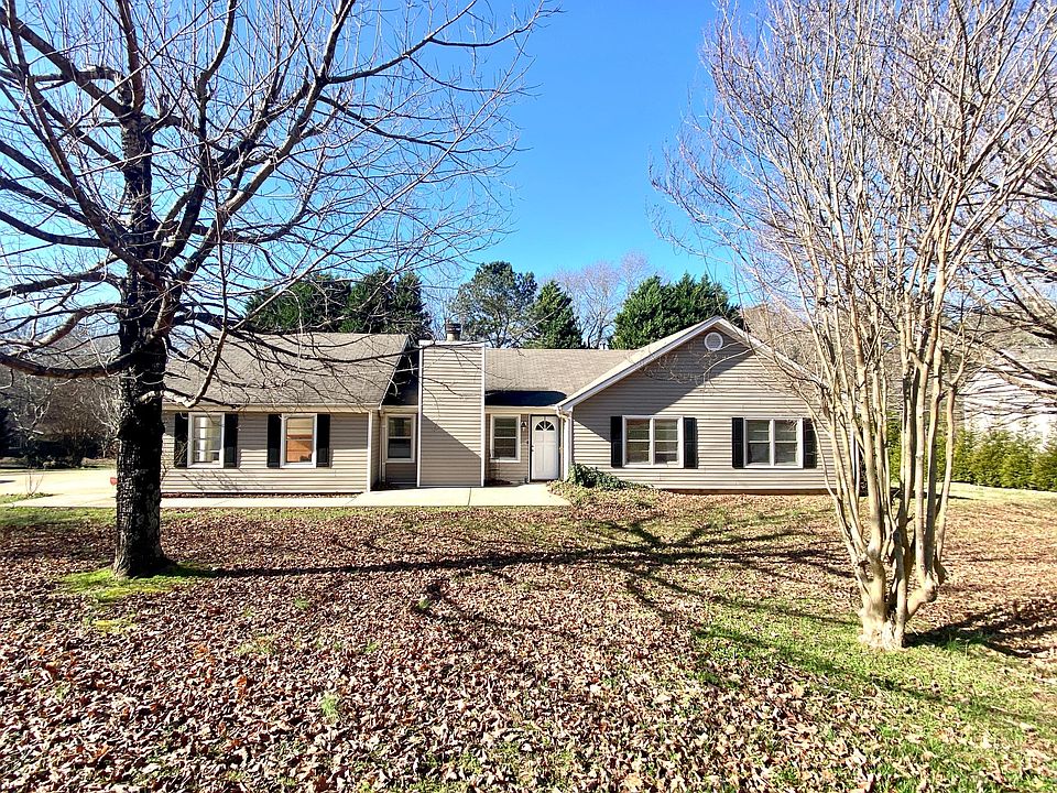 1st image of 102 River Creek Dr