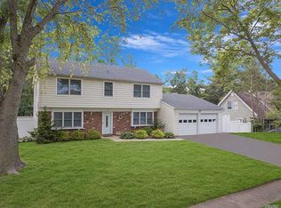 11 Twisting Dr, Lake Grove, NY 11755