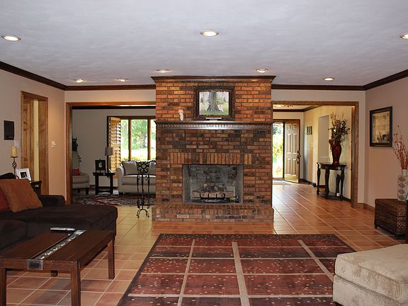 2nd image of 1920 Aspenwood Ct