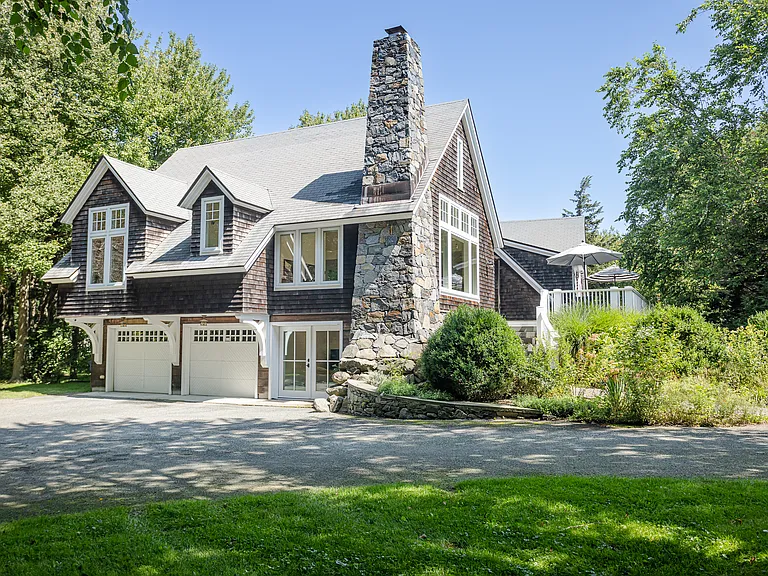 72 Ledge Rd — Photo 2