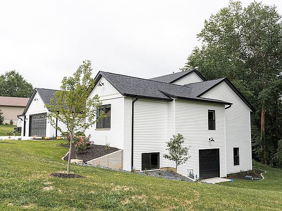 2nd image of 1805 Ridgefield Dr
