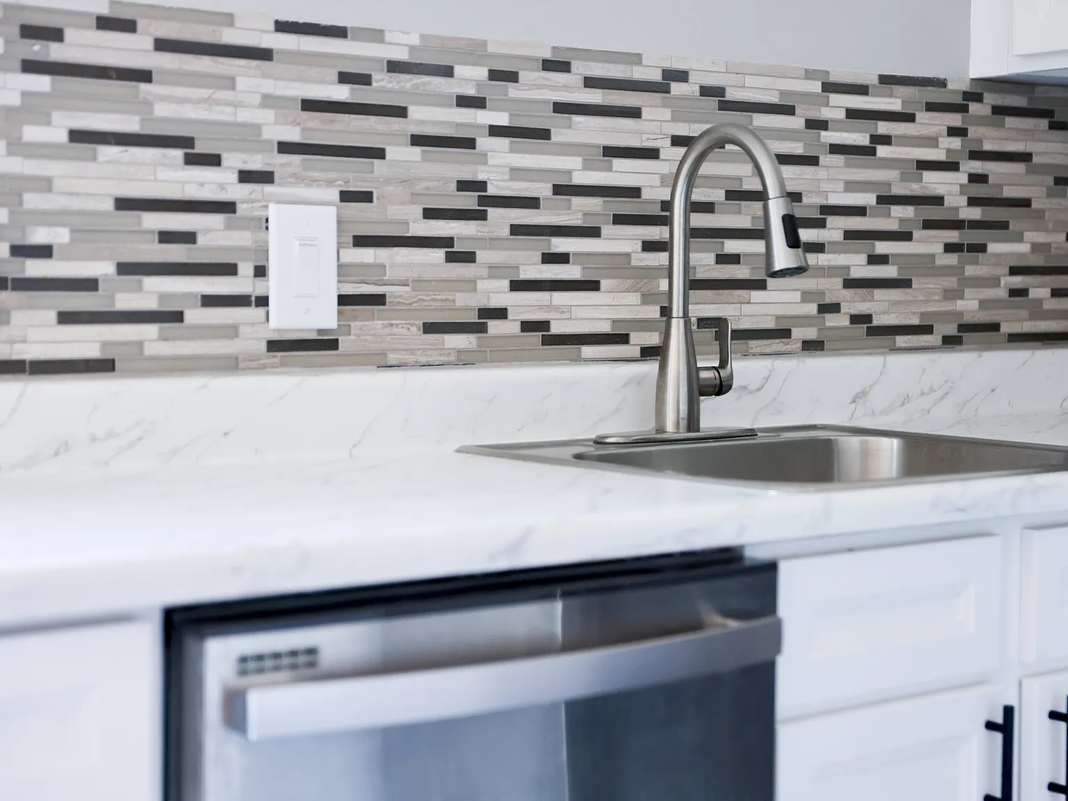 University Square Apartments — Photo 1