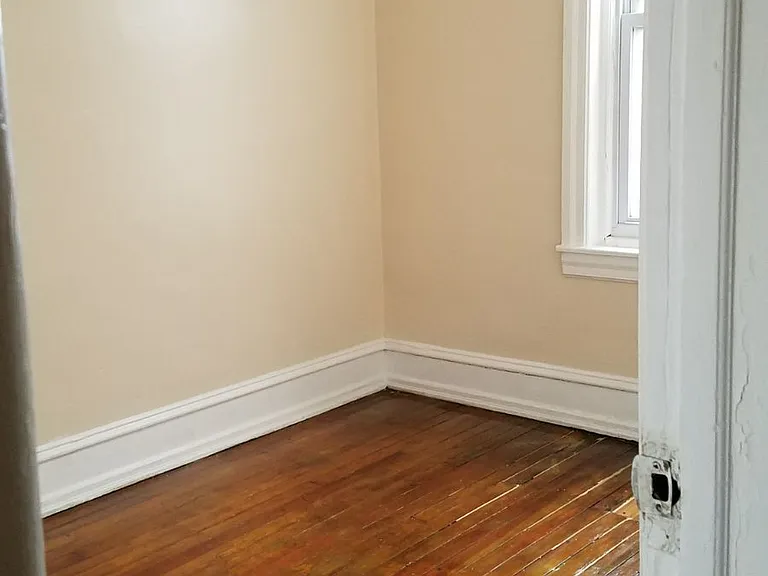 6532 Saybrook Ave — Photo 5