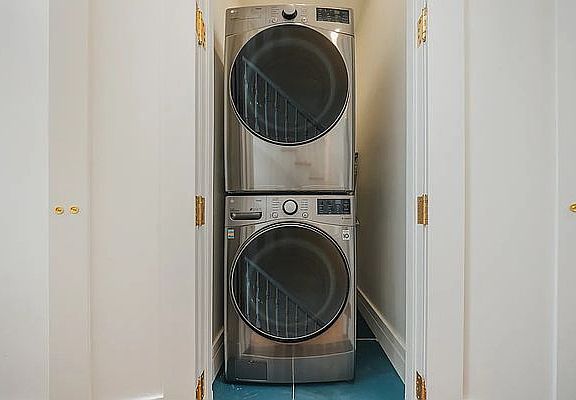 4th image of 460 Greene Ave #2