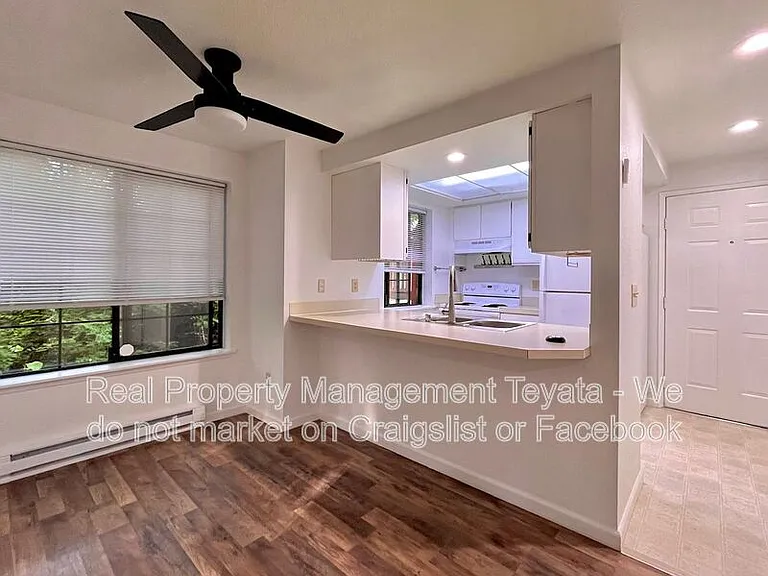 1338 Puget St #1 — Photo 4