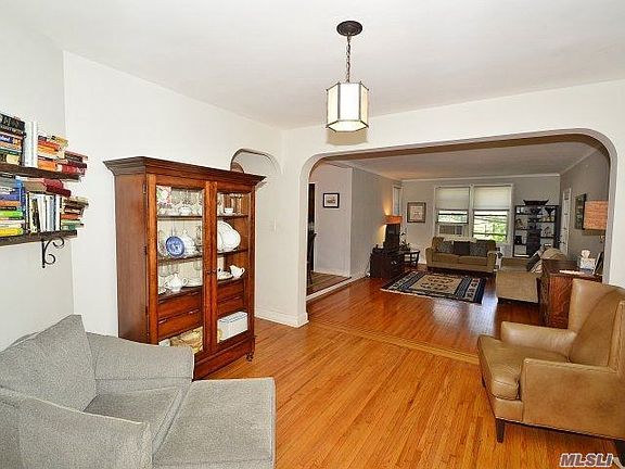 3rd image of 10615 Queens Blvd APT 1N