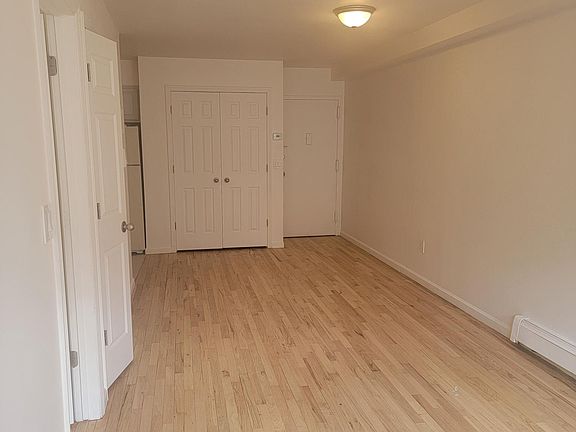 5th image of 14104 Pershing Cres #3R