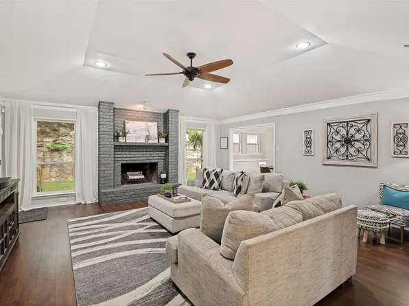 826 Cherlynne Dr, Cedar Hill, TX 75104