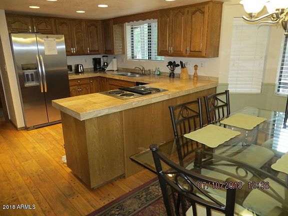 KITCHEN/EAT-IN KITCHEN AREA