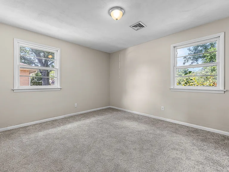 Lindbergh Ave — Photo 12