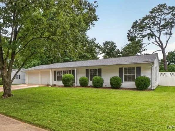 309 Spring Meadows Dr, Ballwin, MO 63011