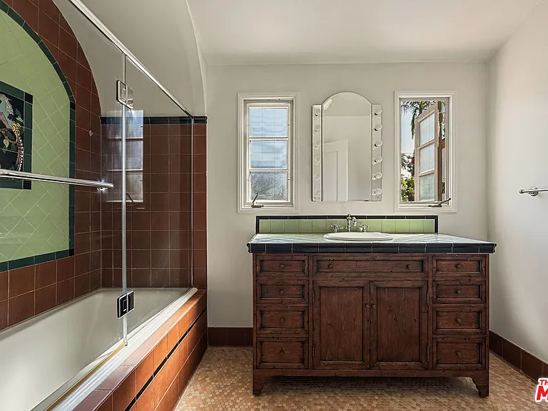 512 N Palm Dr — Photo 12