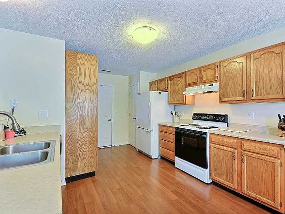 4th image of 8428 Silverado Dr