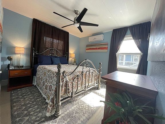 Unit A bed 2/3