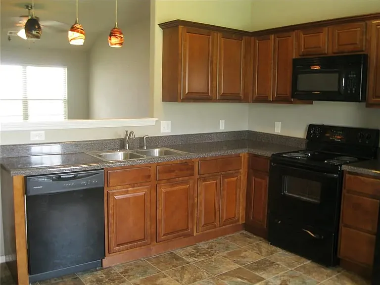 3553 Reynolds Ave — Photo 6