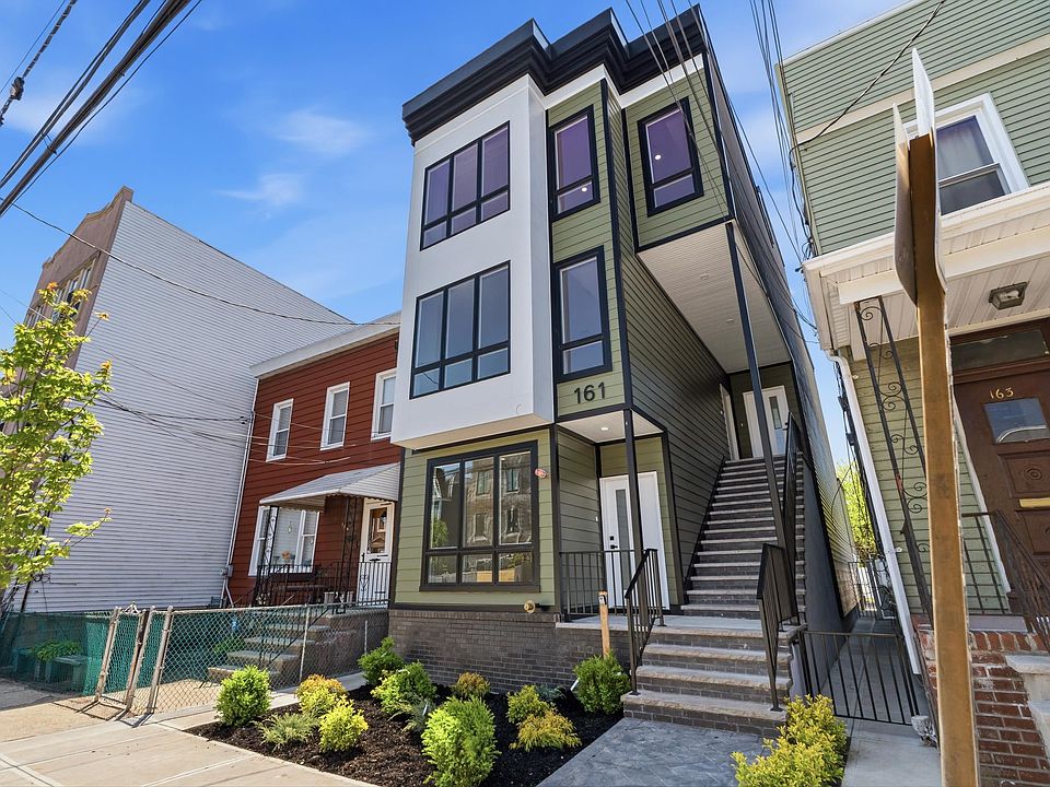 1st image of 161 Woodlawn Ave #1