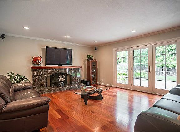 4th image of 12540 Scully Ave