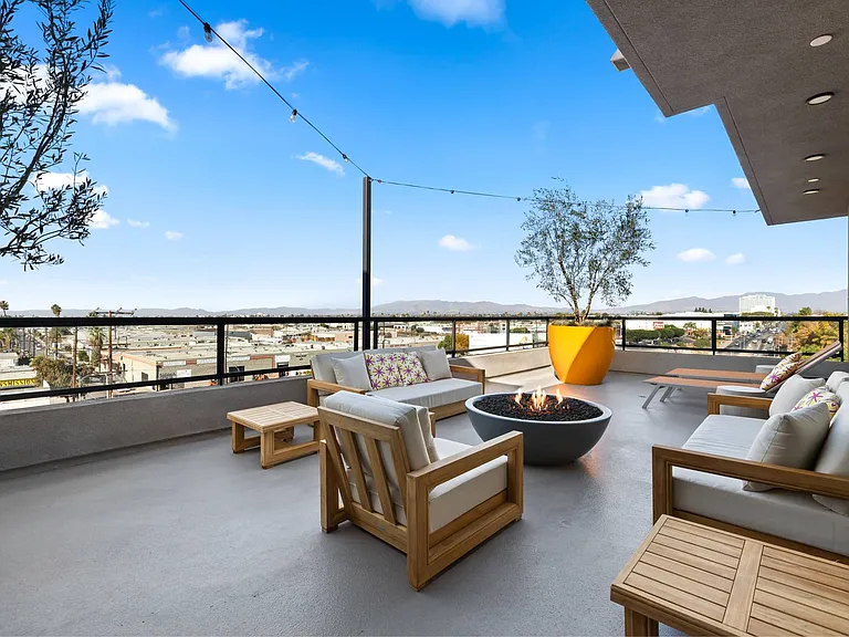 MODERNO Axis Luxury Living — Photo 16
