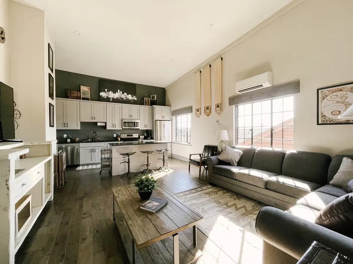 614 W Hill Ave — Photo 1