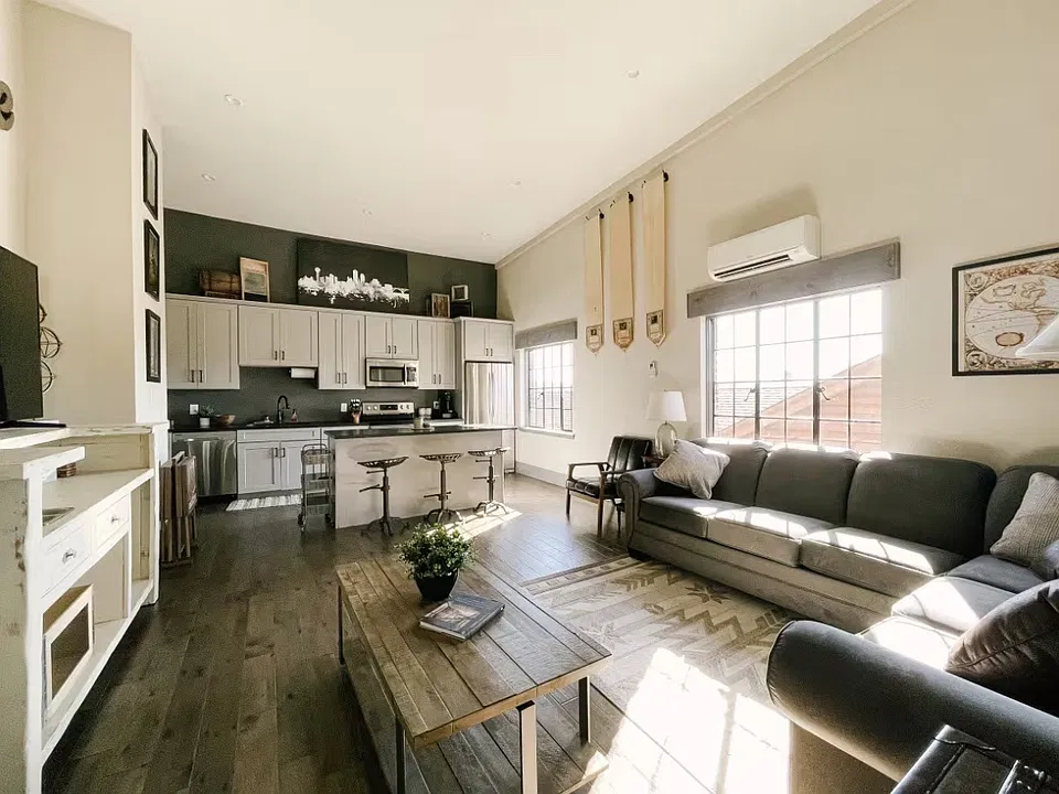 614 W Hill Ave #3A