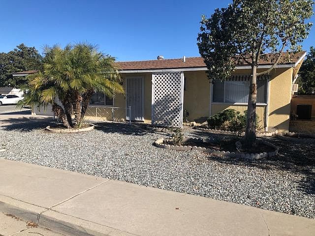 800 S Ramona, Hemet, CA Mstr BR 1, BR 2 or use as Office. The home faces West. 55+ 1st person, 45+ 2nd person, NO one under 45+