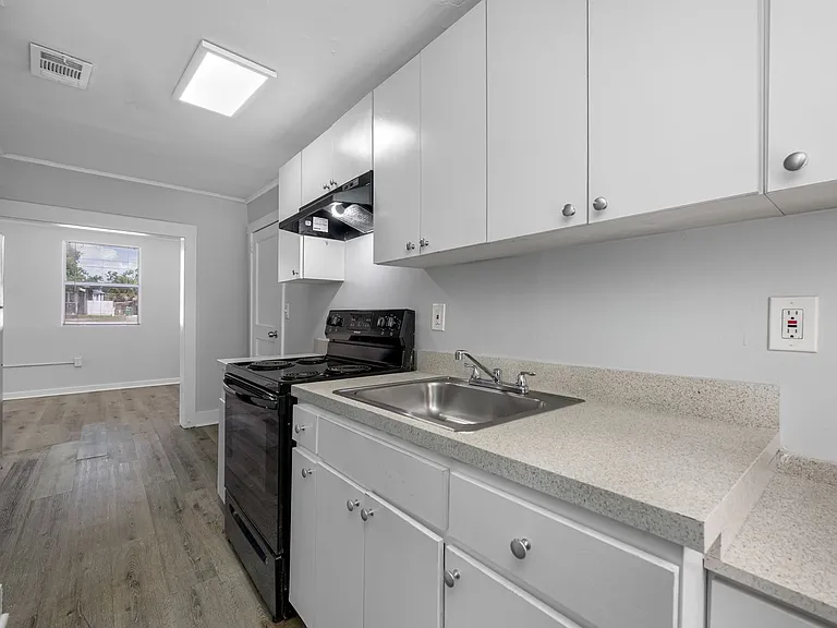 7707 N Huntley Ave — Photo 10