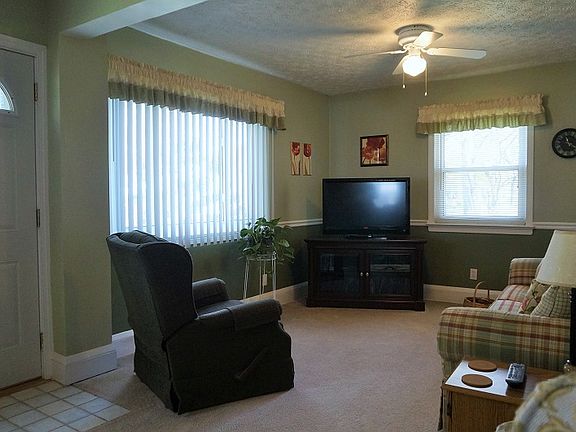 4th image of 2493 Nesbitt Ave