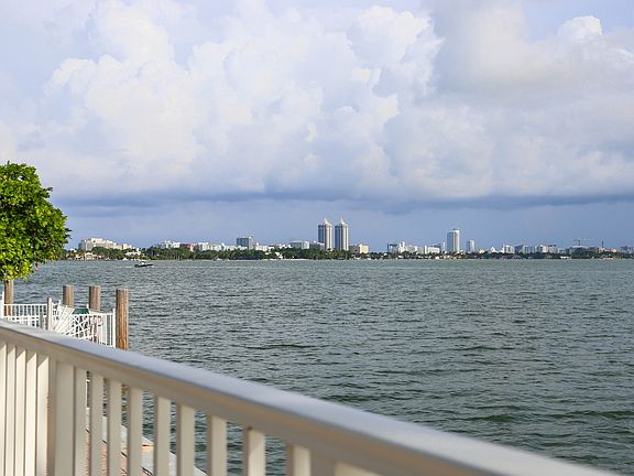 5th image of 2000 Bay Dr APT 201