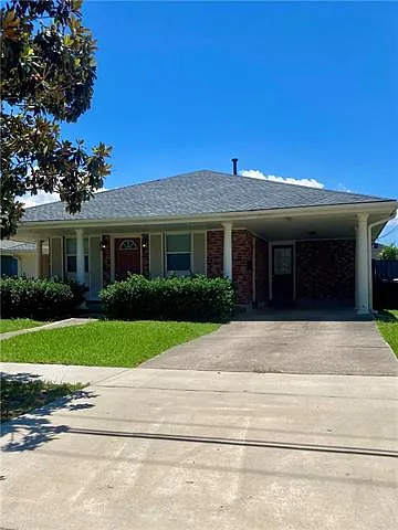 2 bed, 1.0 bath, 900 sqft, $1,600 — Photo 2