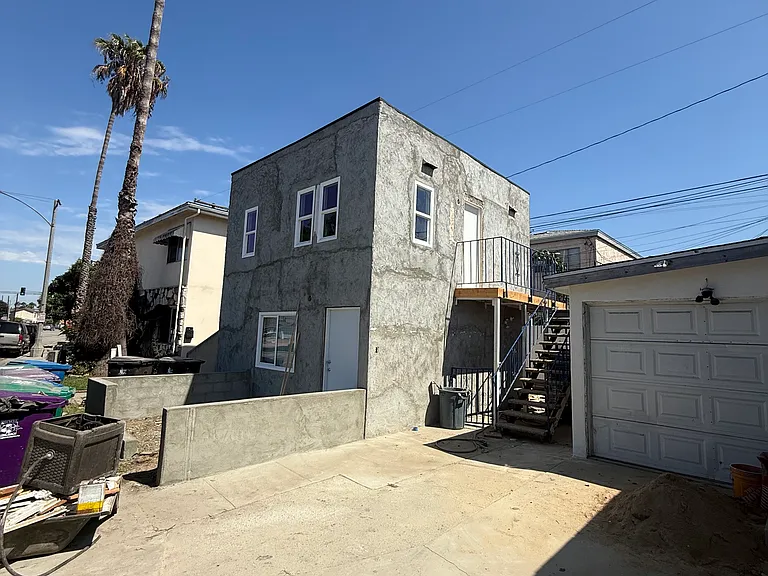 242 E Del Amo Blvd #A — Photo 2