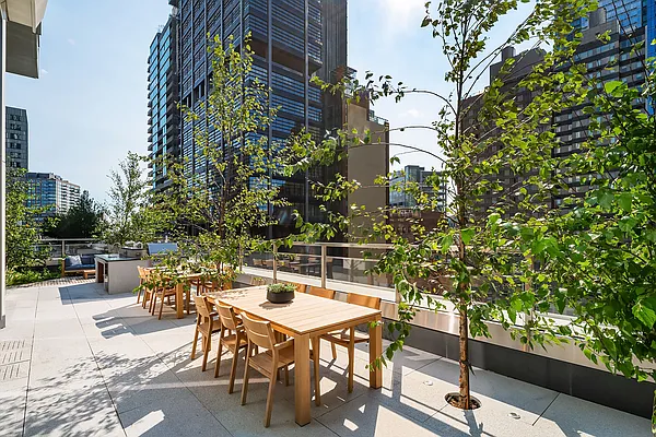 Rented by Extell Marketing Group LLC | media 43