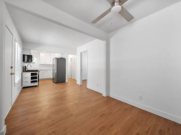 1114 W Balboa Blvd — Photo 6