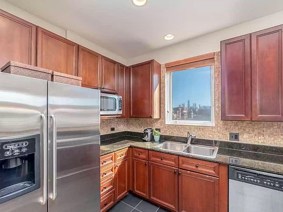2nd image of 1413 W Grand Ave #B