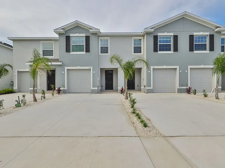 233 Mangrove Shade Cir — Photo 1