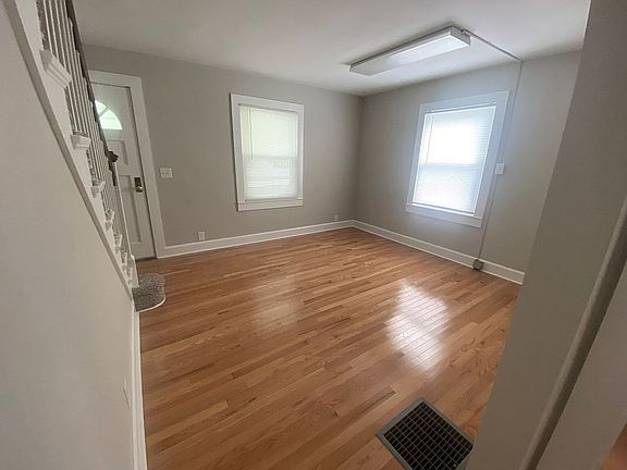 5th image of 215 Wallace Ave
