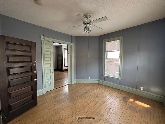629 12th Ave SE — Photo 3