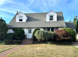 3799 Mansfield Dr, Seaford, NY 11783