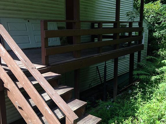 Steps to porch entry