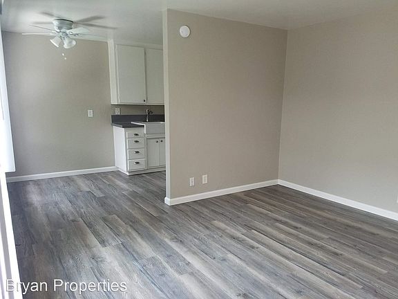 5th image of 3220 W St APT 2