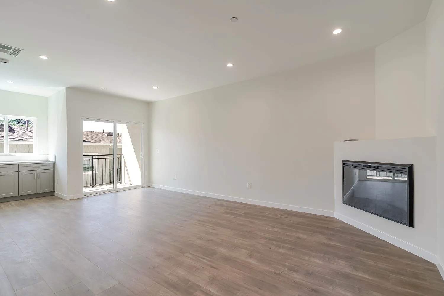 3 bed, 2.5 bath, 1302 sqft, $4,500 — Photo 4
