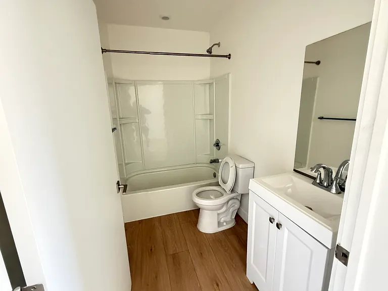 927 E 25th St #207 — Photo 6
